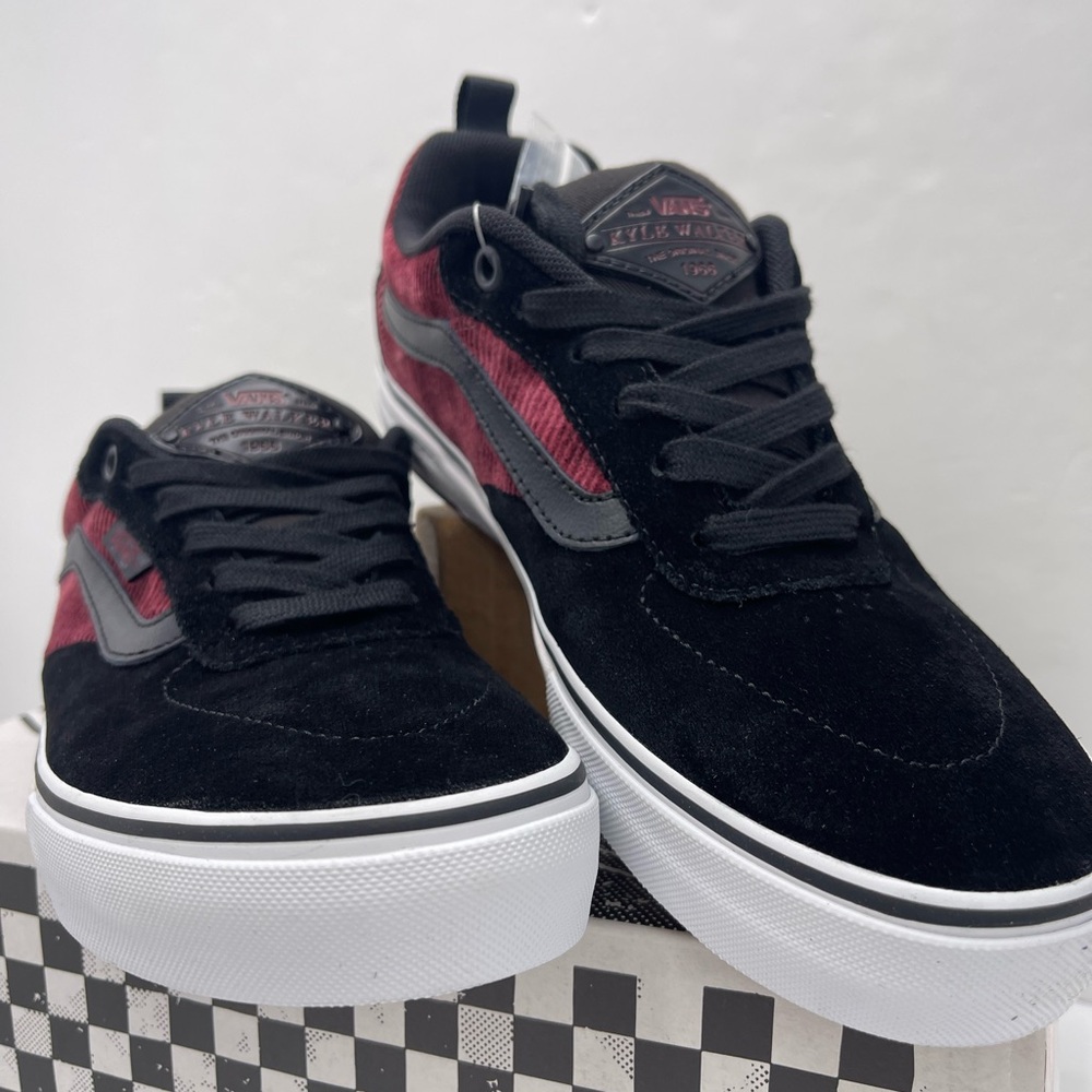 Vans WMNS Kyle Walker
Corduroy Tie-Dye/Black/White Sneakers
VN0A5JIEX4C - Picture 5 of 16